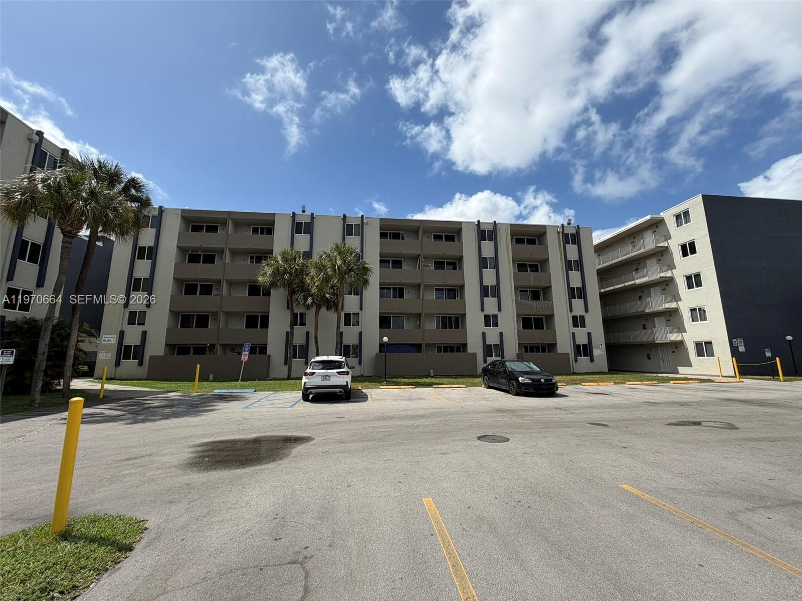 SAMARI LAKE EAST CONDO - Residential