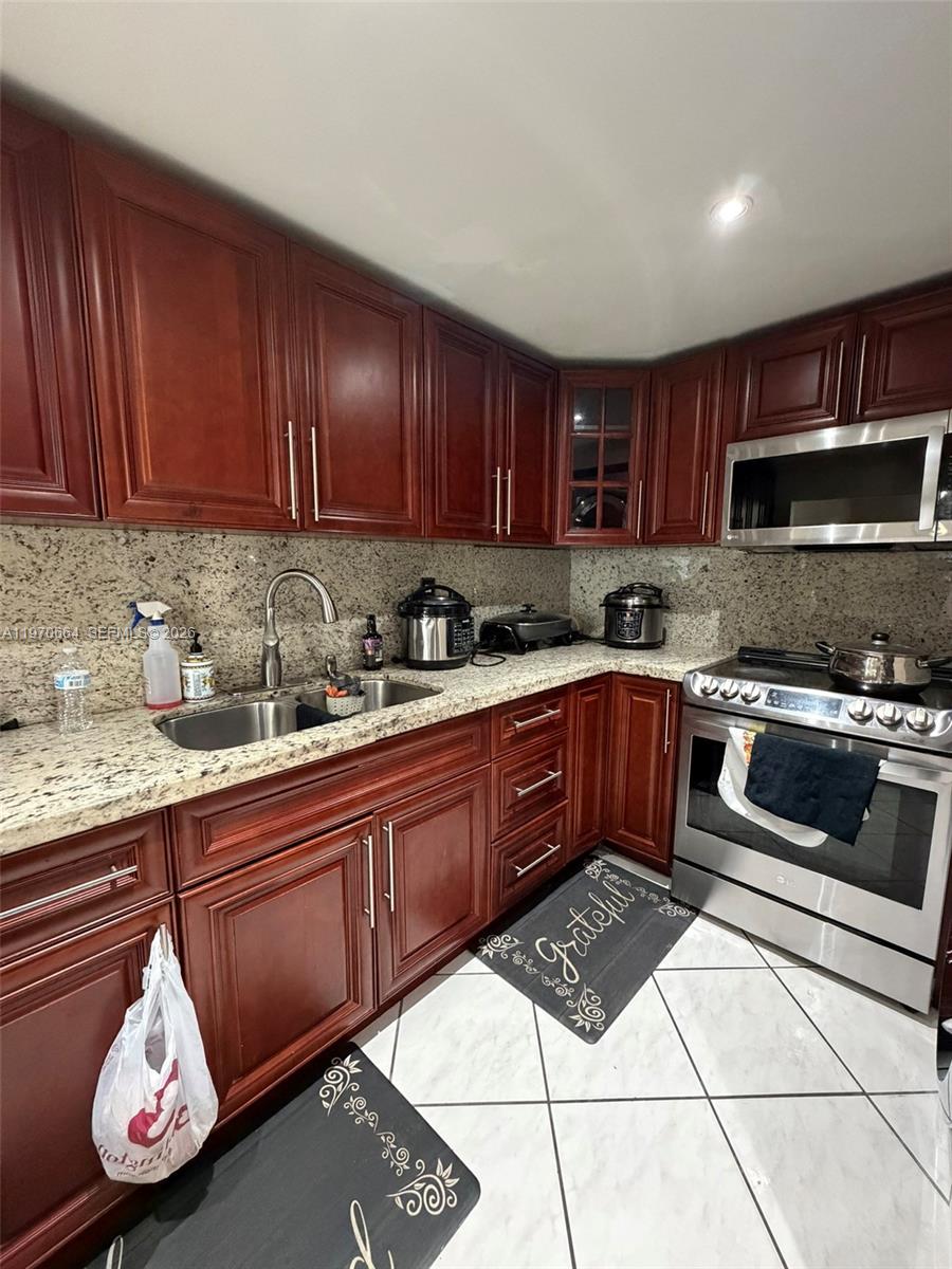 SAMARI LAKE EAST CONDO - Residential