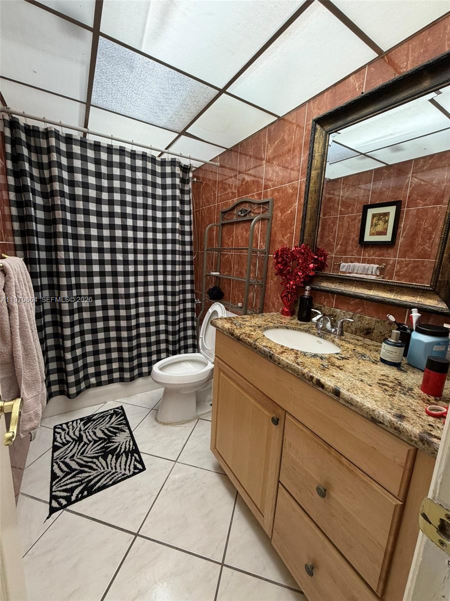 SAMARI LAKE EAST CONDO - Residential