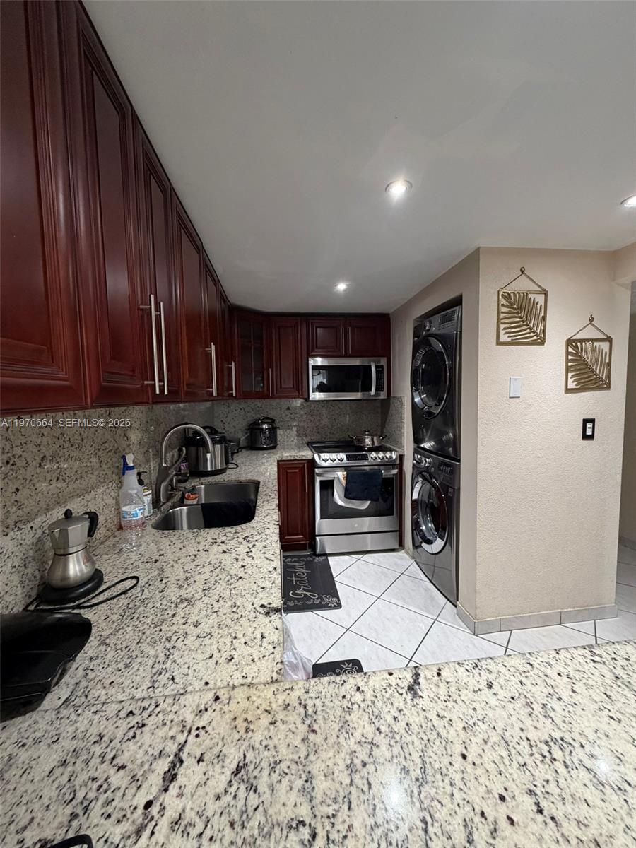 SAMARI LAKE EAST CONDO - Residential