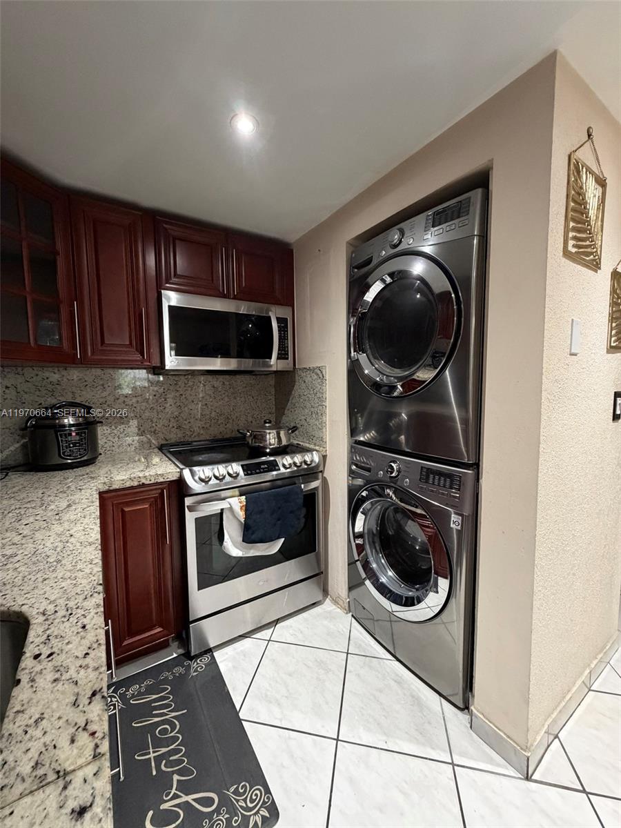 SAMARI LAKE EAST CONDO - Residential