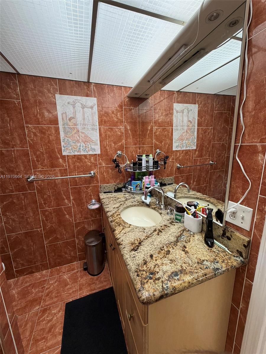 SAMARI LAKE EAST CONDO - Residential