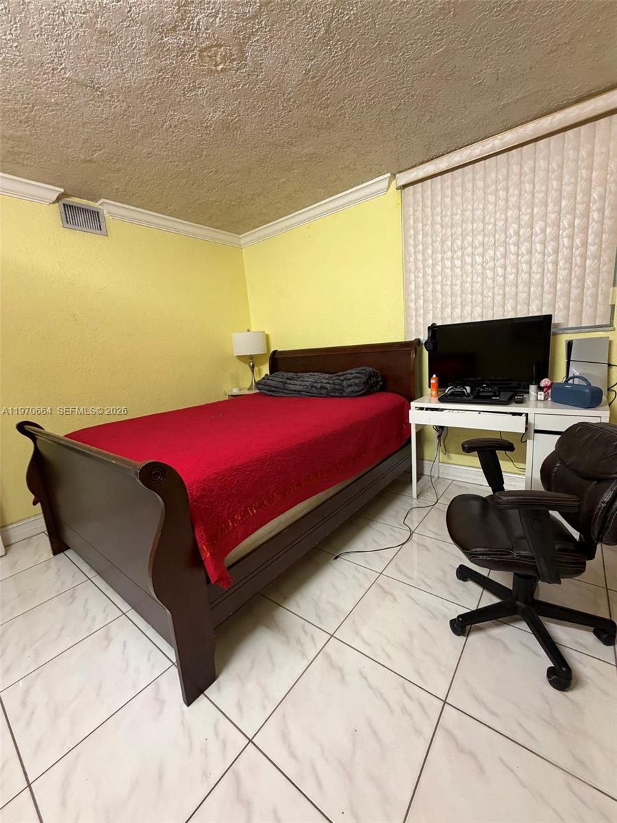 SAMARI LAKE EAST CONDO - Residential