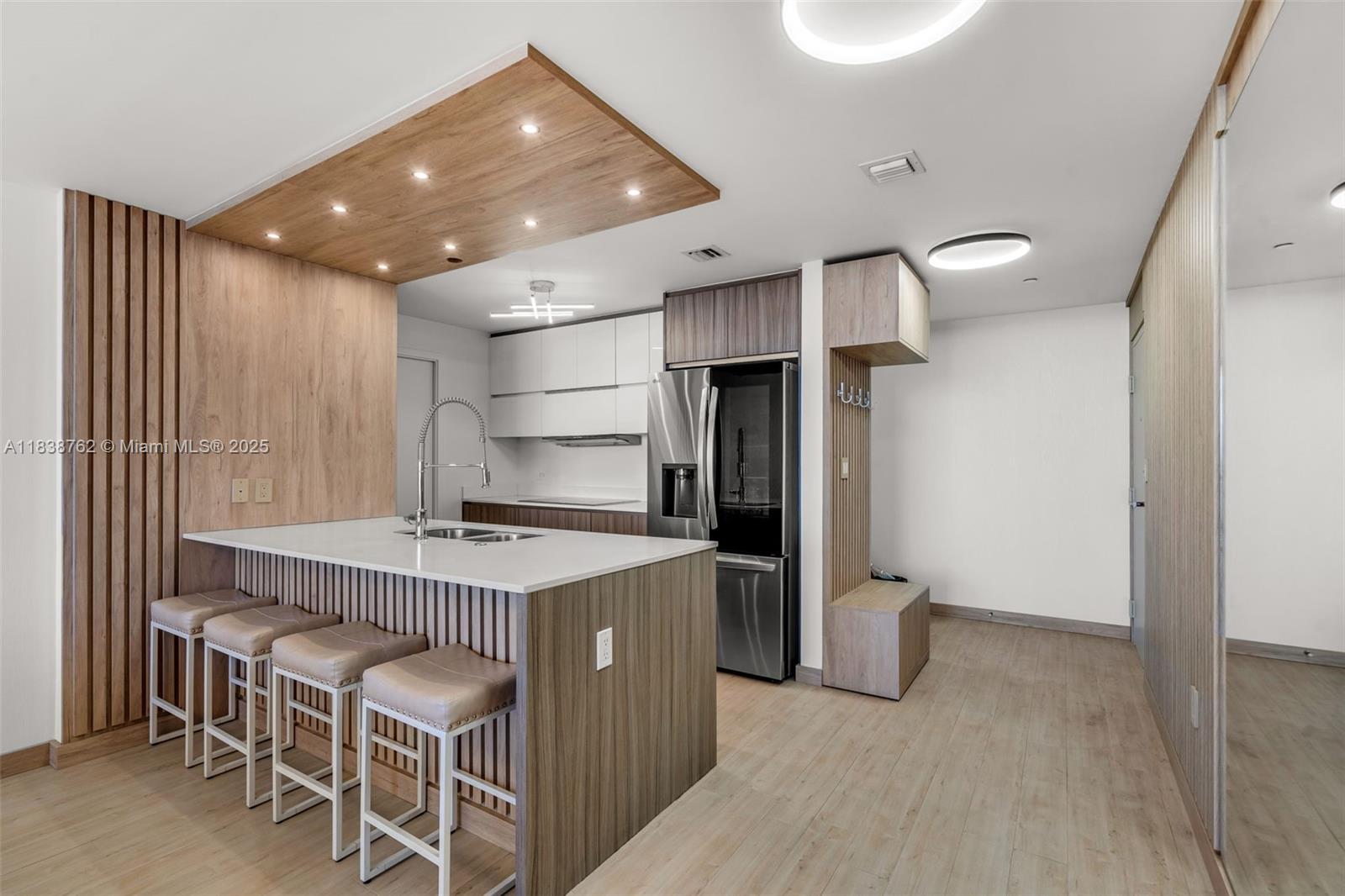 600 NE 27th St 1102