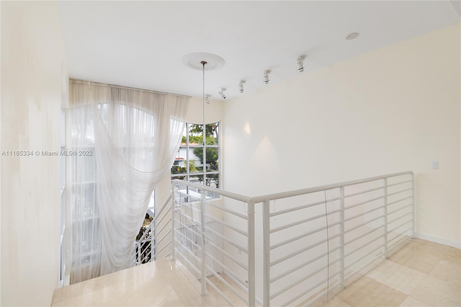 BAY HARBOR ISLAND - Residential