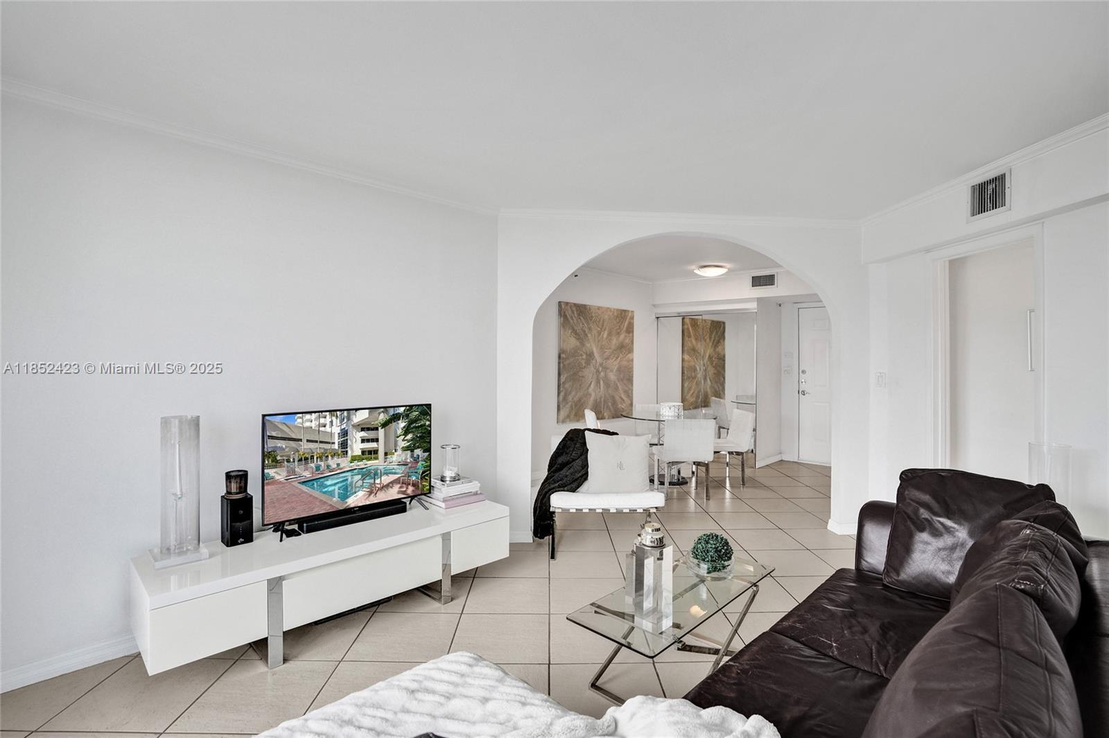 1621 Bay Rd 606