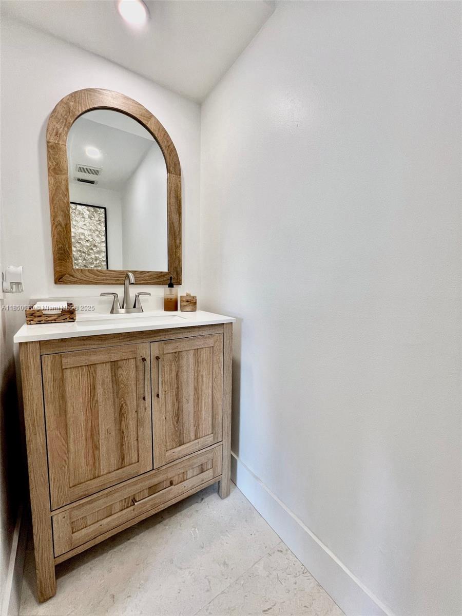 EMBASSY LAKES - Residential