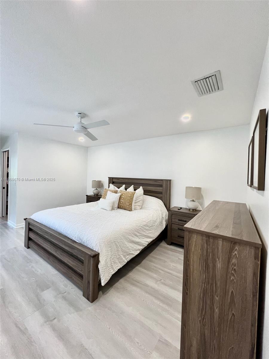 EMBASSY LAKES - Residential