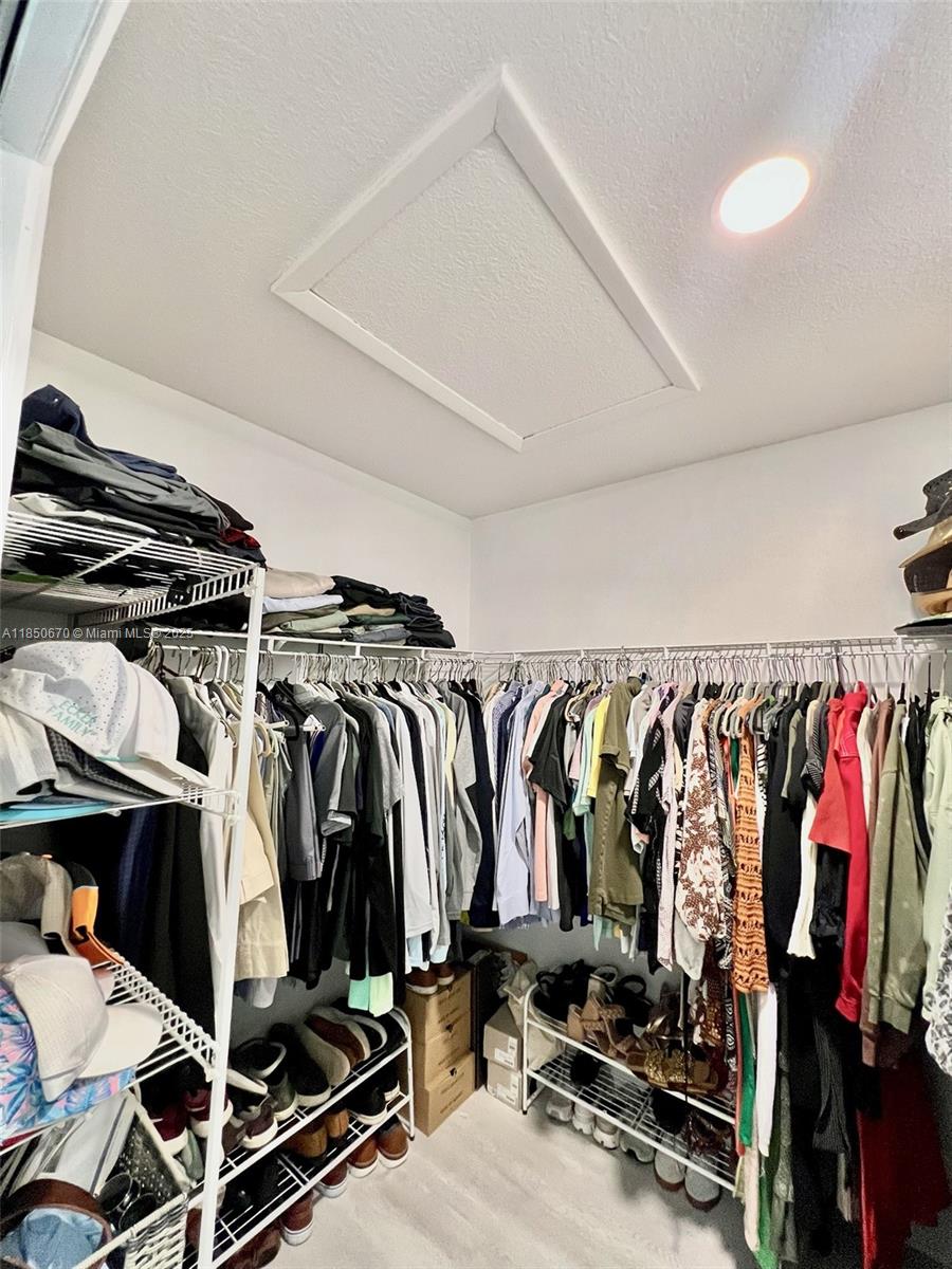 EMBASSY LAKES - Residential