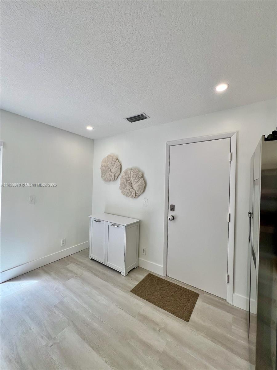 EMBASSY LAKES - Residential