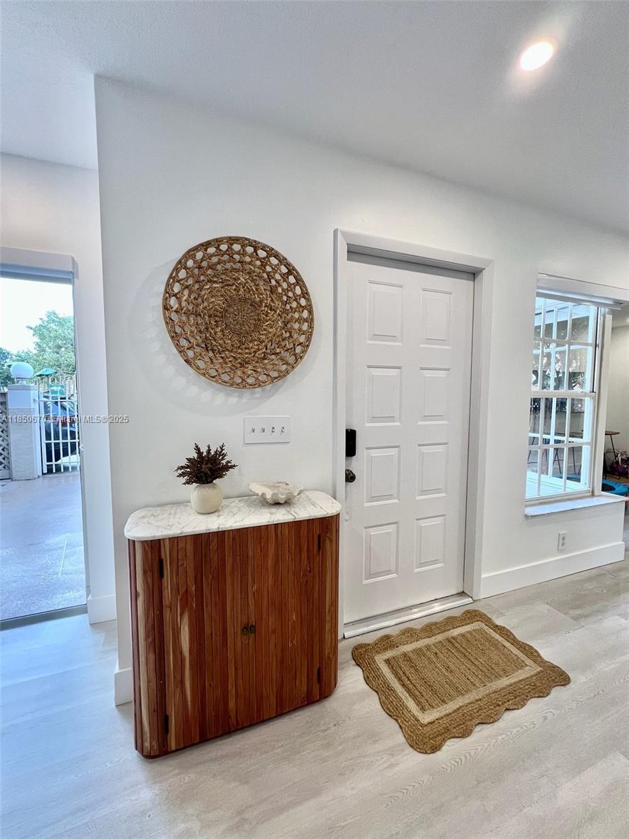 EMBASSY LAKES - Residential