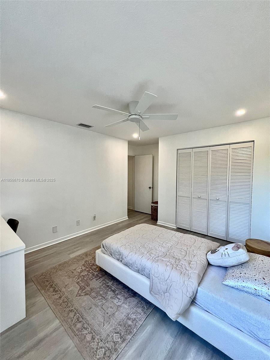 EMBASSY LAKES - Residential