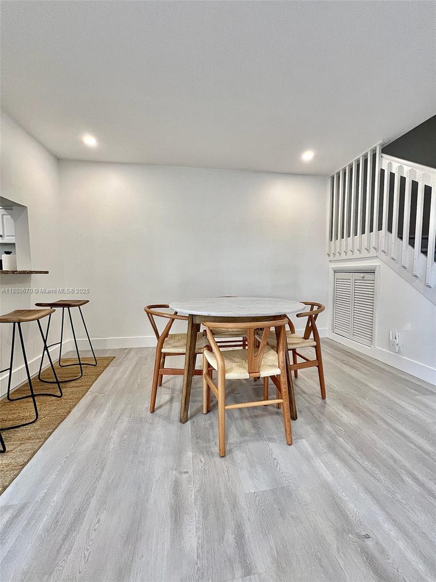 EMBASSY LAKES - Residential