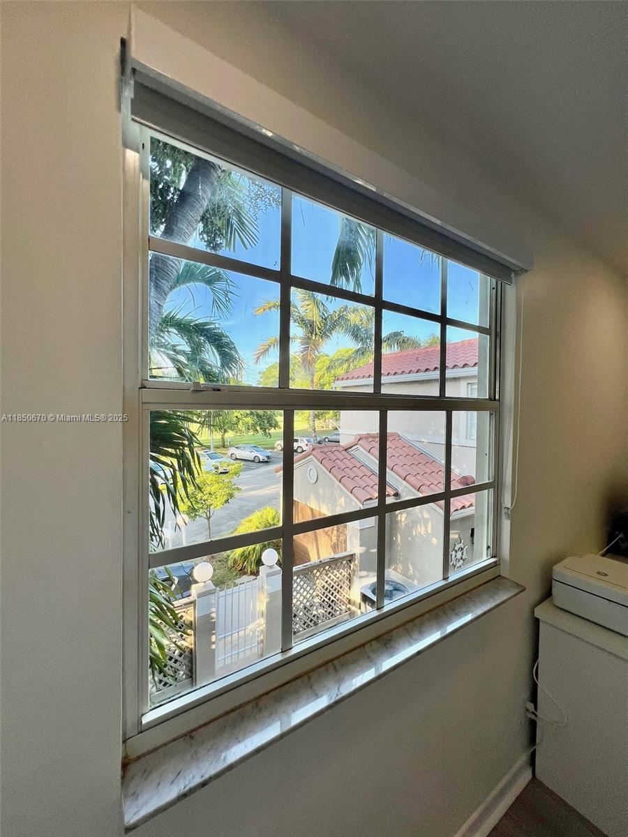 EMBASSY LAKES - Residential