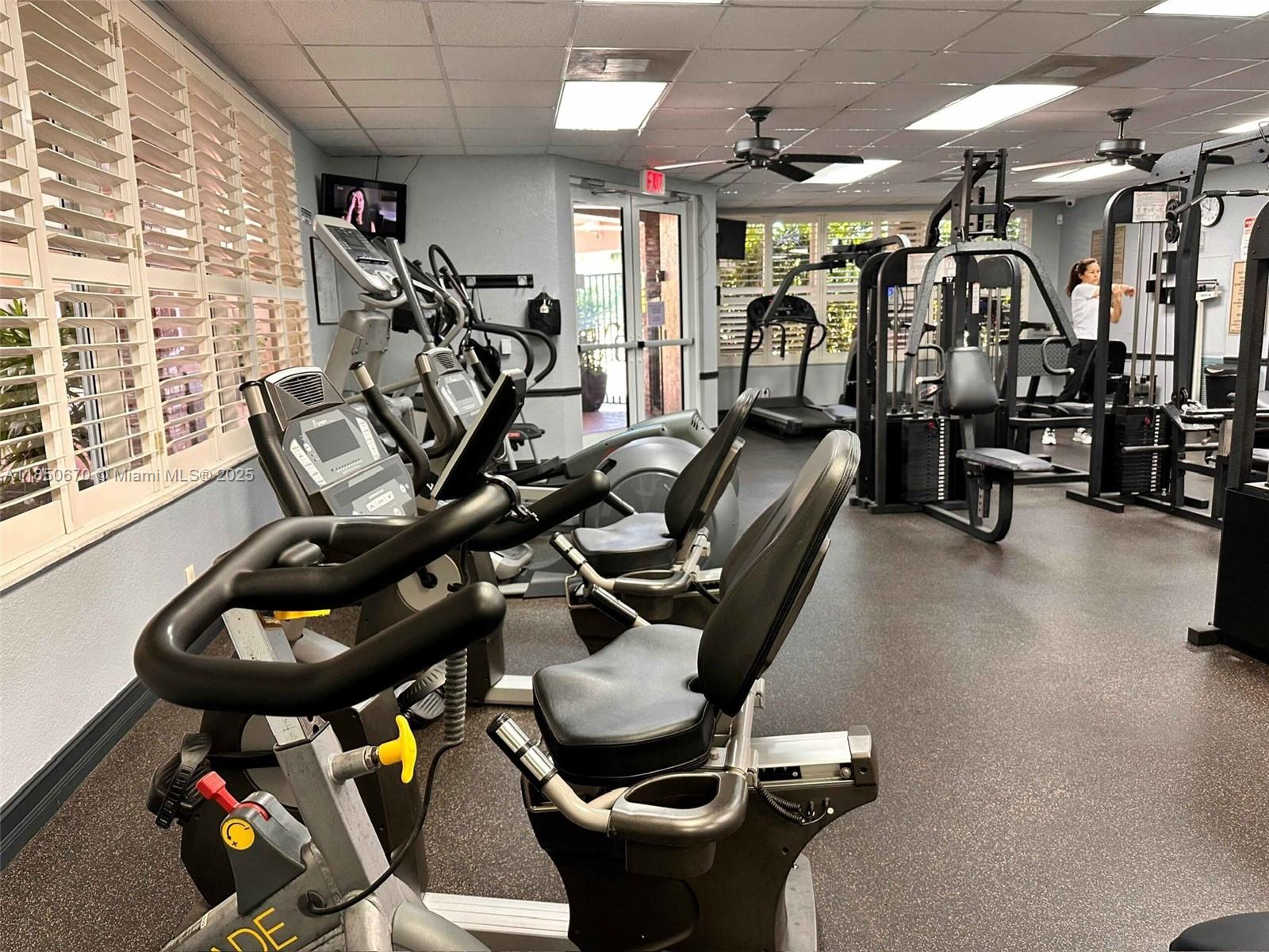 EMBASSY LAKES - Residential