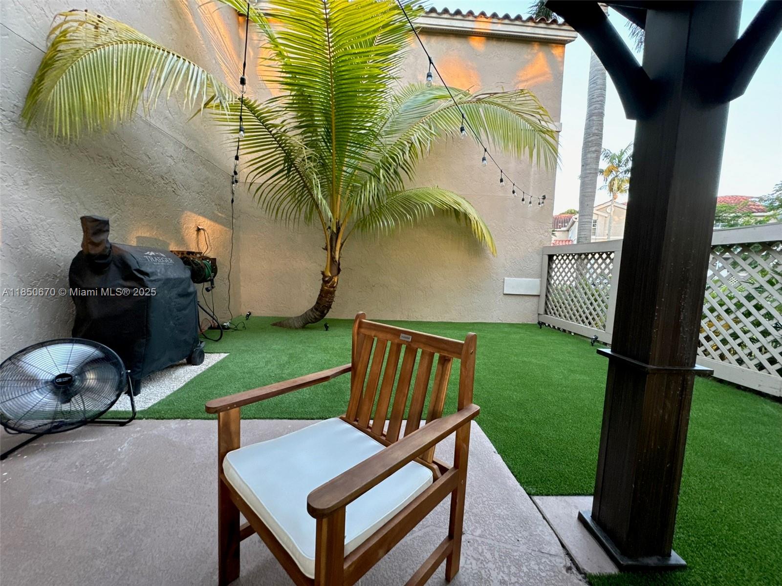 EMBASSY LAKES - Residential