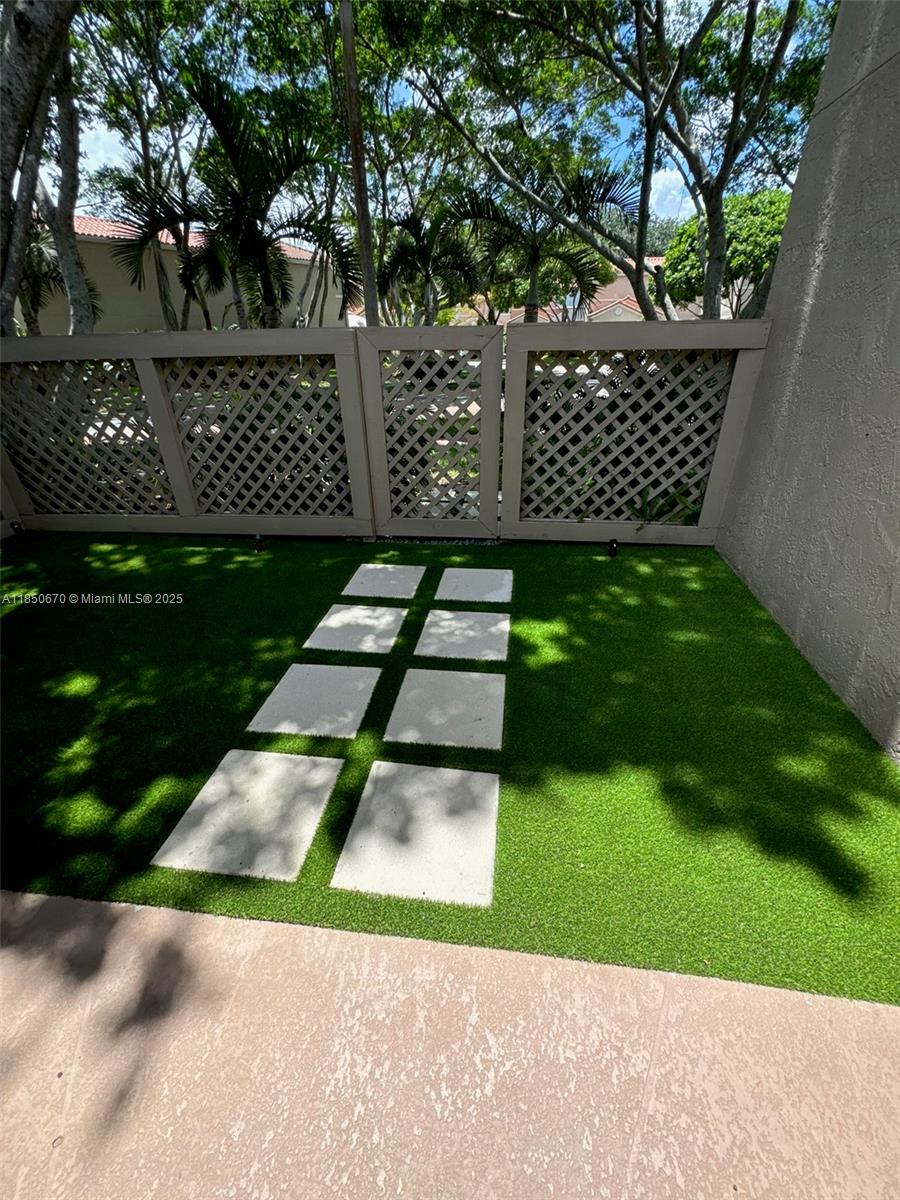 EMBASSY LAKES - Residential