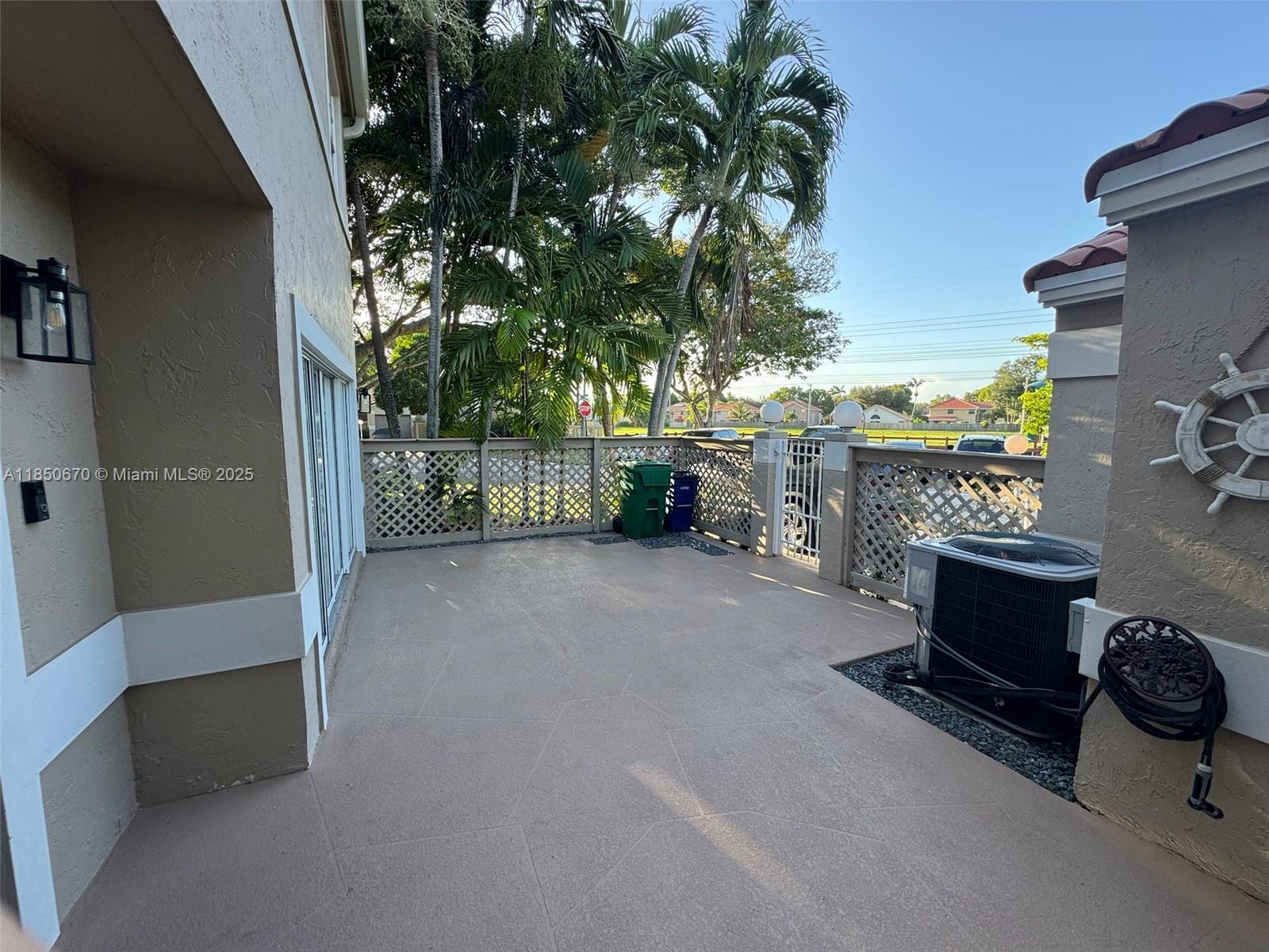 EMBASSY LAKES - Residential