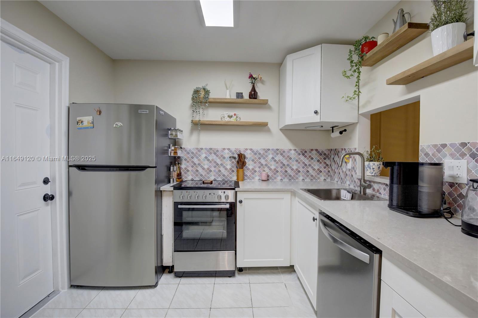 Property for Sale at 233 Ne 14th Ave 304, Hallandale Beach, Broward County, Florida - Bedrooms: 1 
Bathrooms: 1  - $159,000