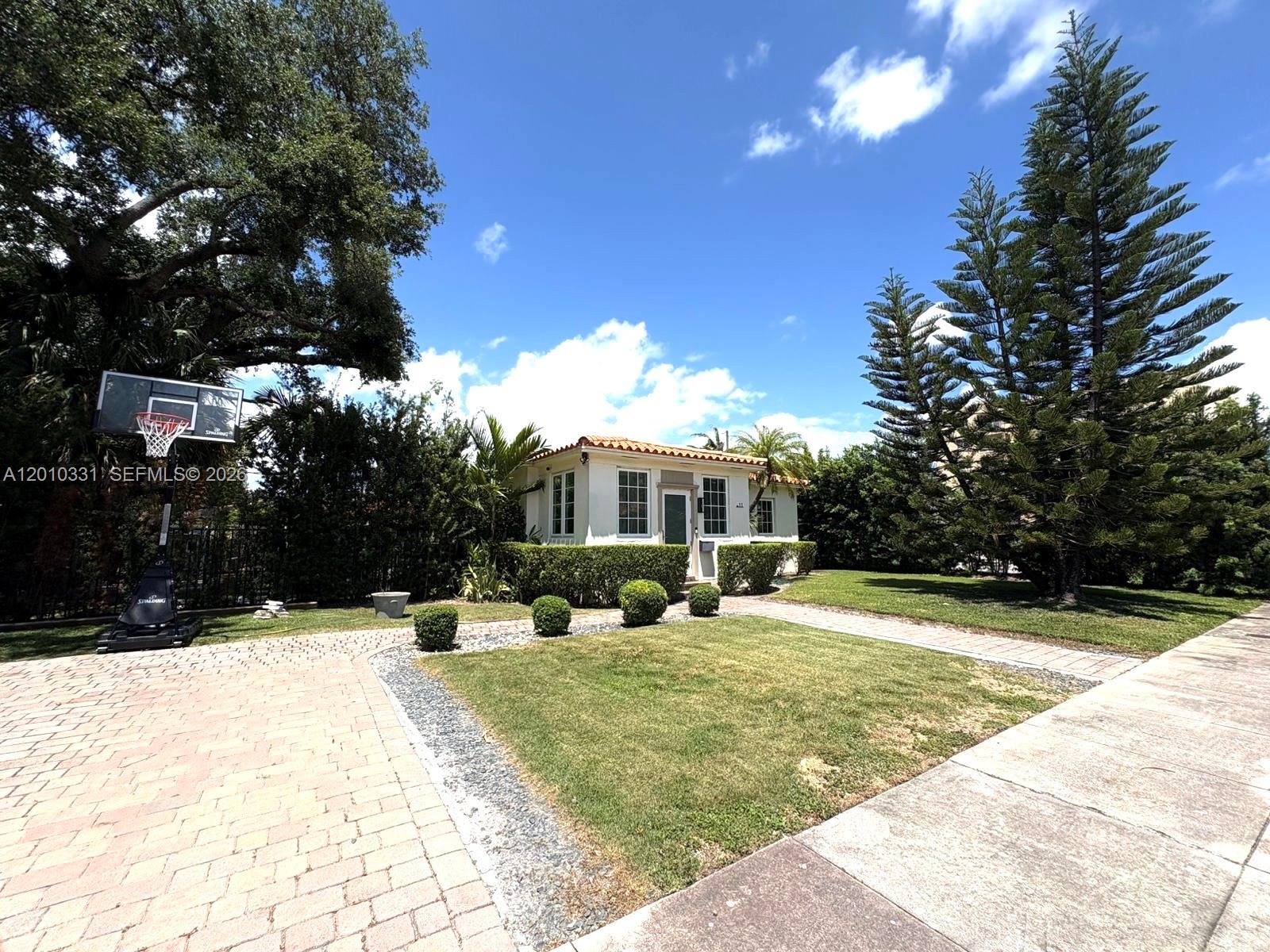 11 Veragua Ave