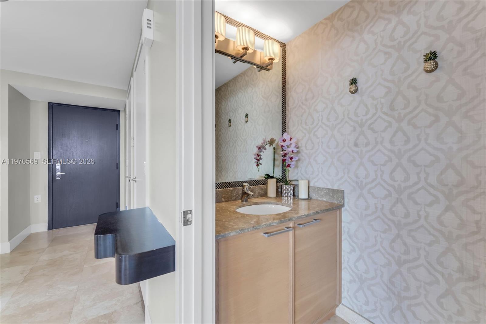 SAYAN CONDO - Residential