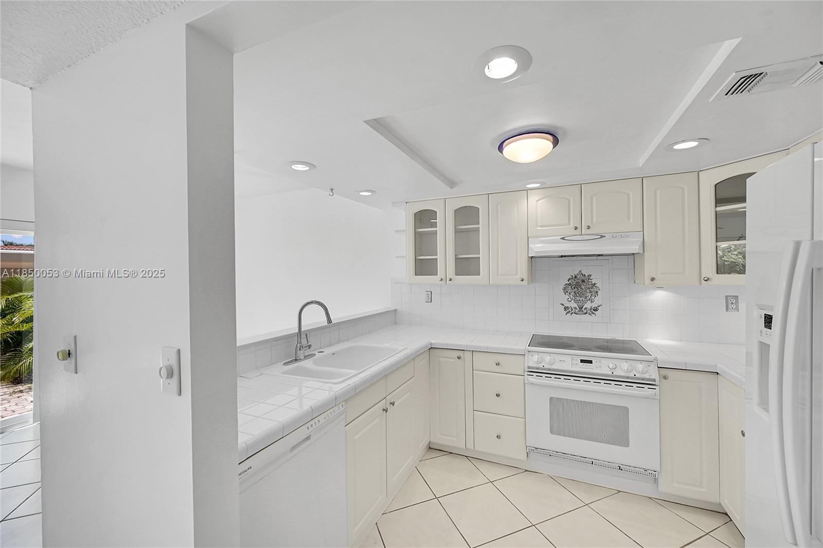 OCEAN BAY CLUB CONDO - Residential Lease