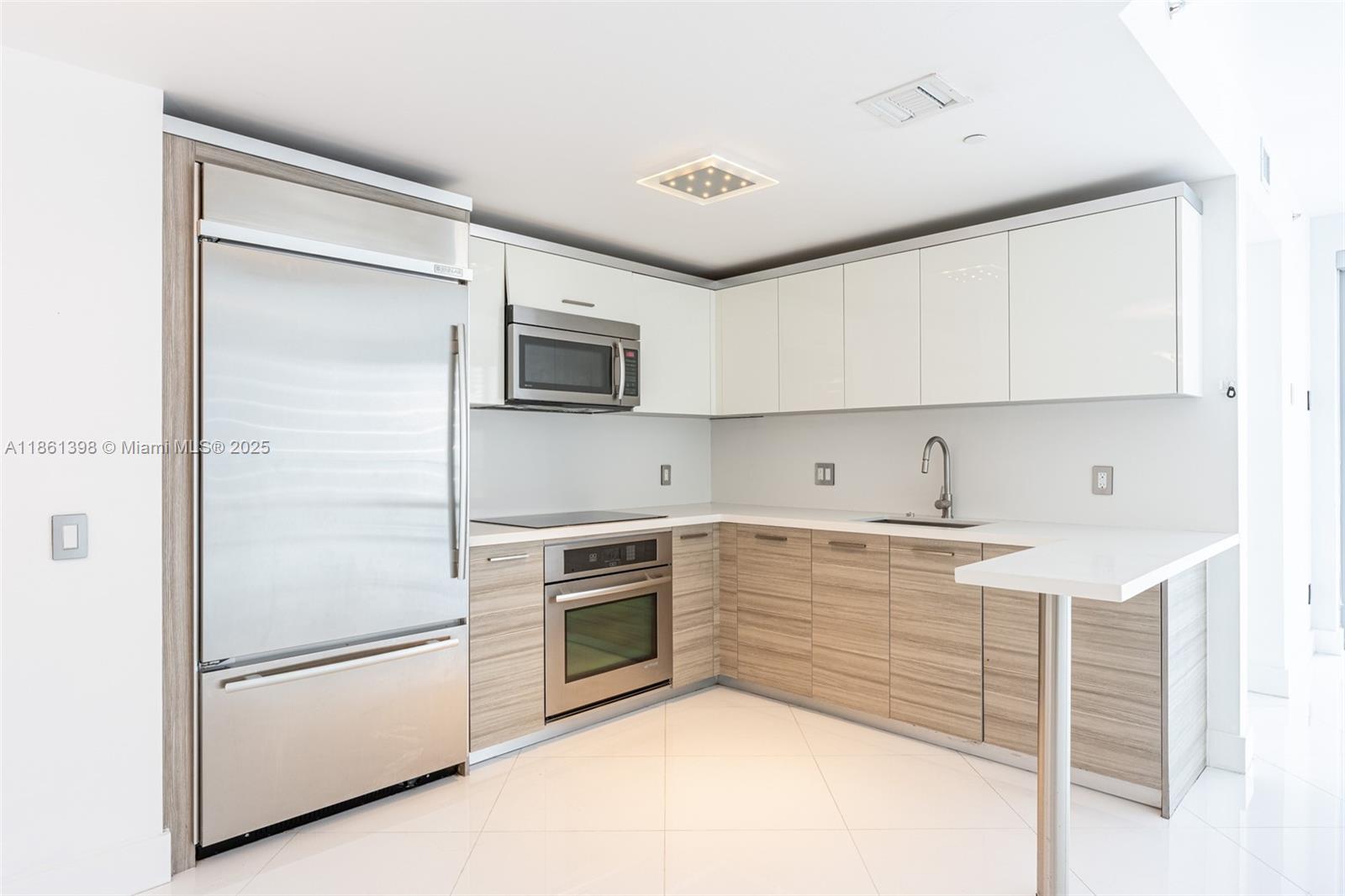 1300 Brickell Bay Dr 1802