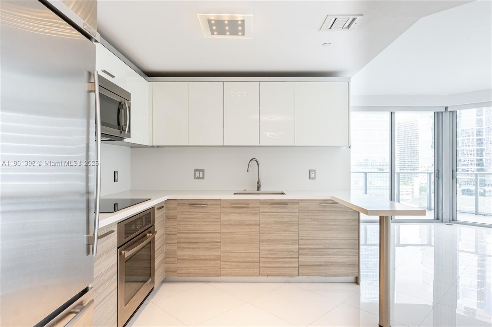 1300 Brickell Bay Dr 1802