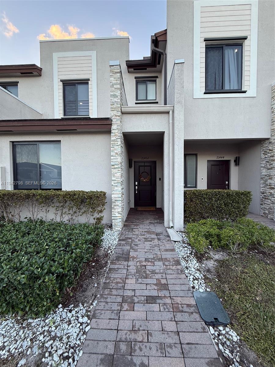 VIA VENTURA NEIGHBORHOOD - Residential Lease