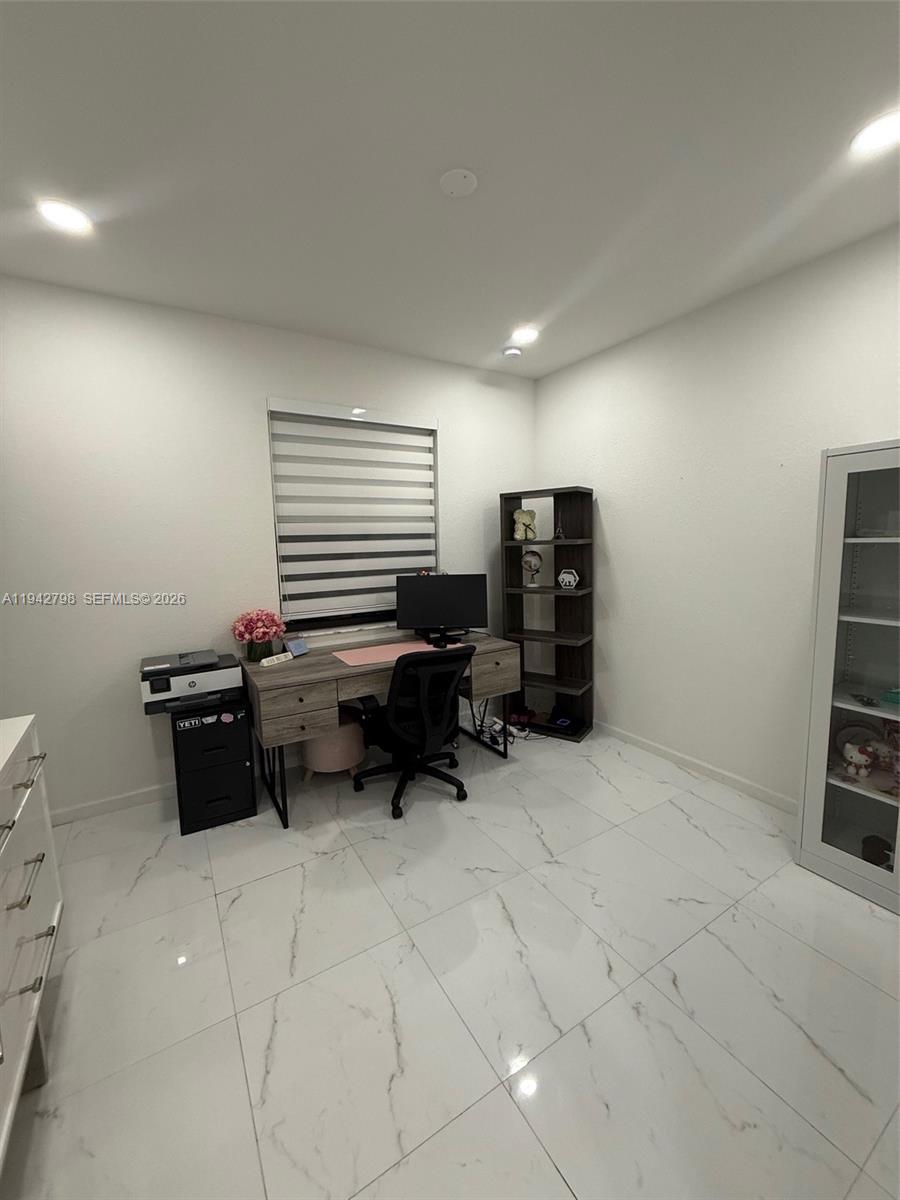 VIA VENTURA NEIGHBORHOOD - Residential Lease