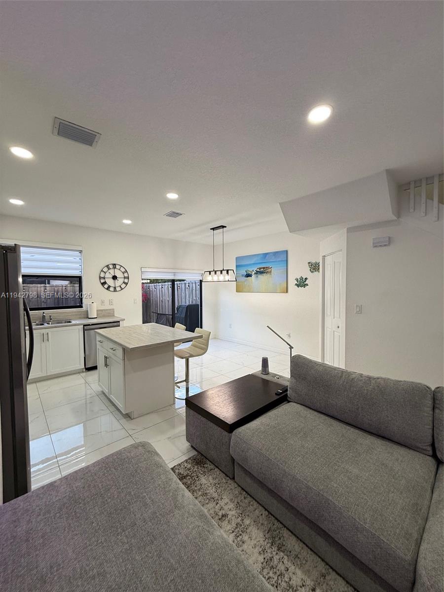 VIA VENTURA NEIGHBORHOOD - Residential Lease