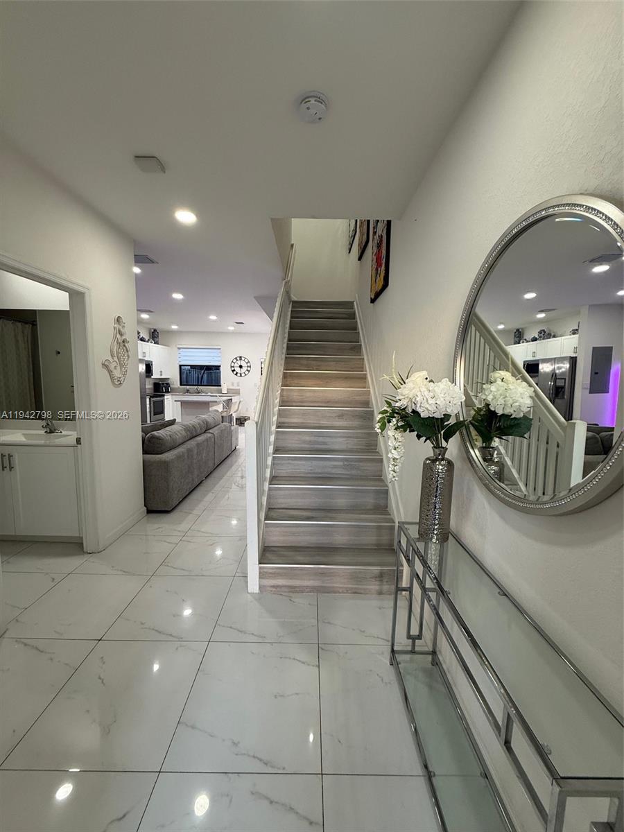 VIA VENTURA NEIGHBORHOOD - Residential Lease