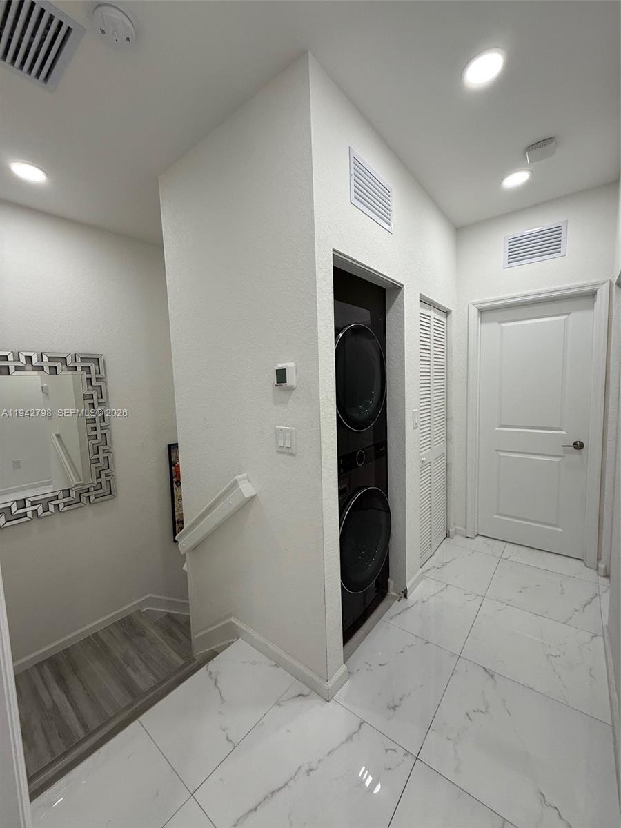 VIA VENTURA NEIGHBORHOOD - Residential Lease