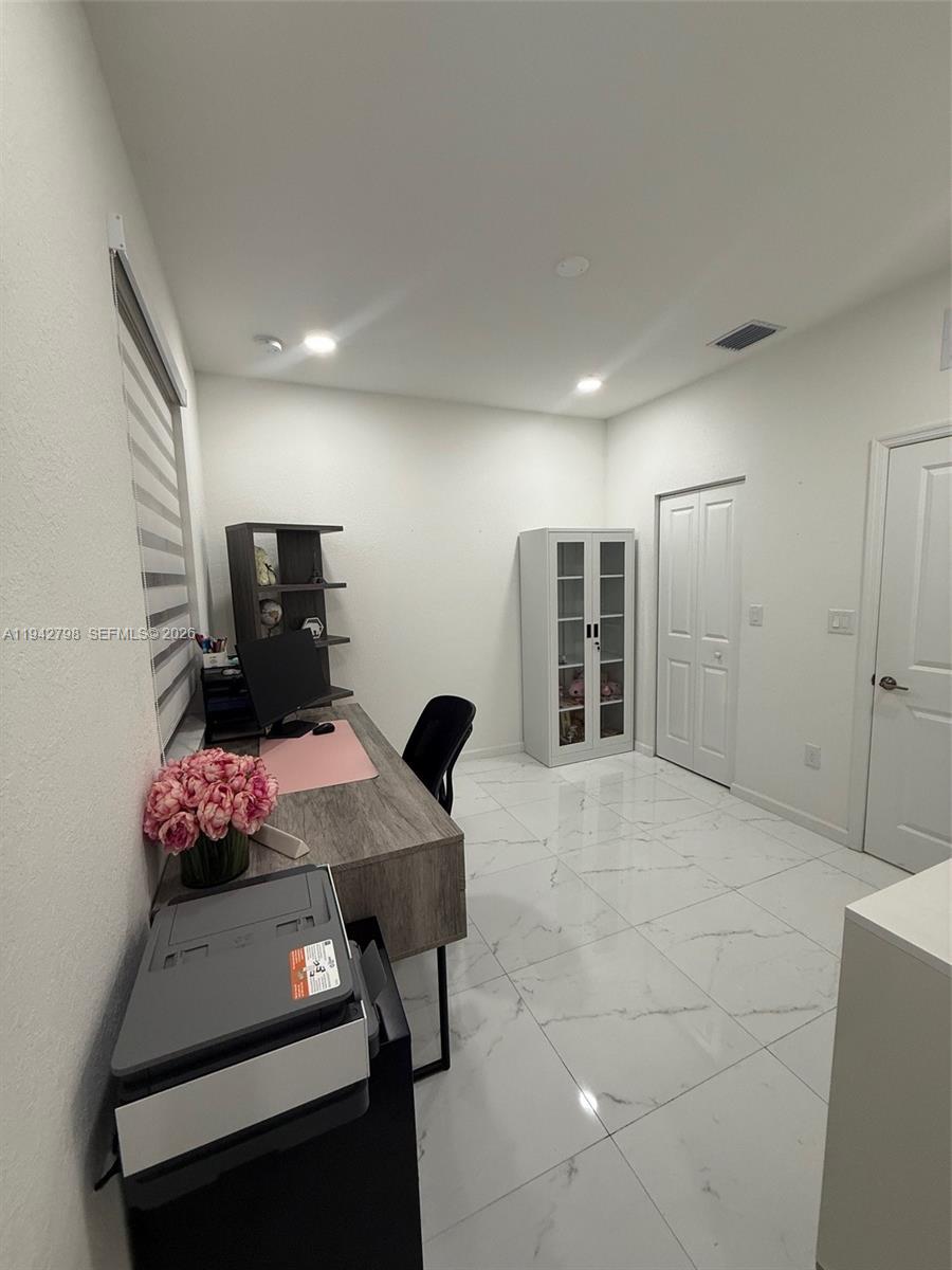 VIA VENTURA NEIGHBORHOOD - Residential Lease