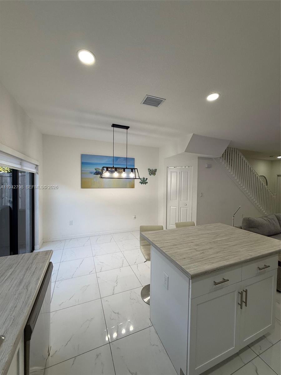 VIA VENTURA NEIGHBORHOOD - Residential Lease