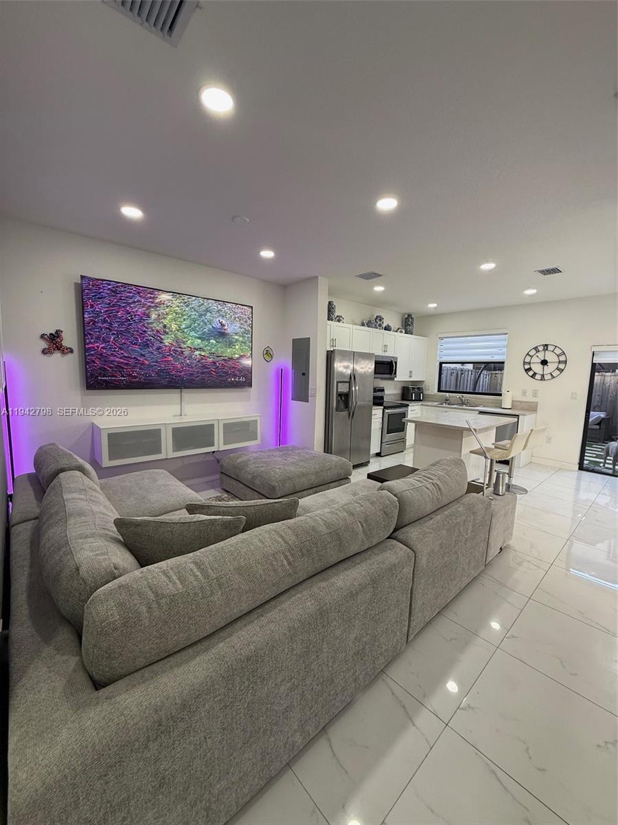 VIA VENTURA NEIGHBORHOOD - Residential Lease