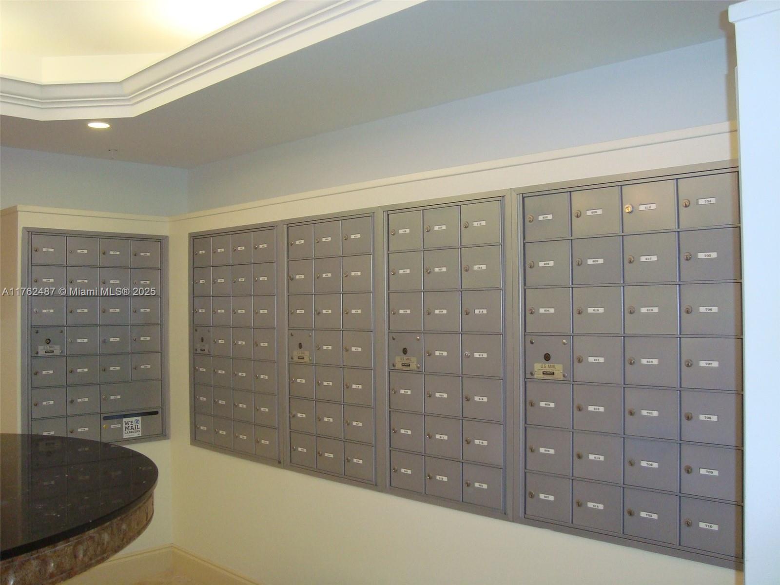 LAKE HARBOUR TOWERS CONDO - Residential