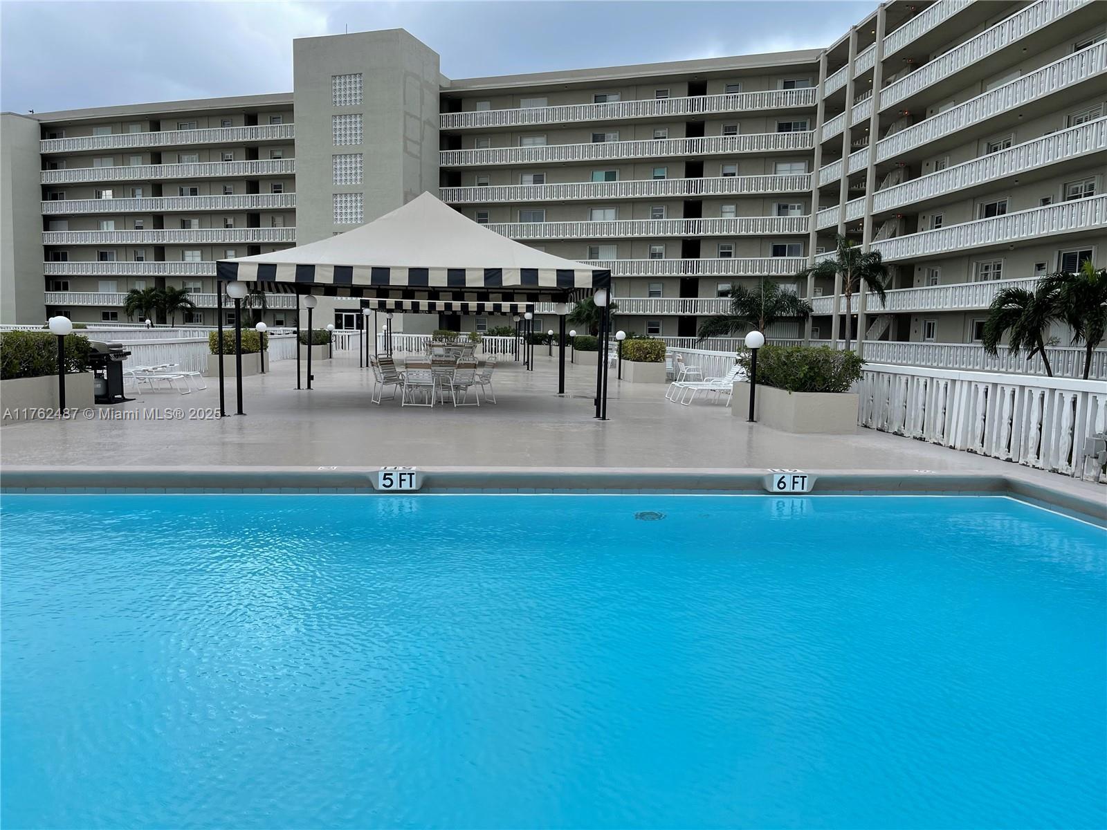 LAKE HARBOUR TOWERS CONDO - Residential