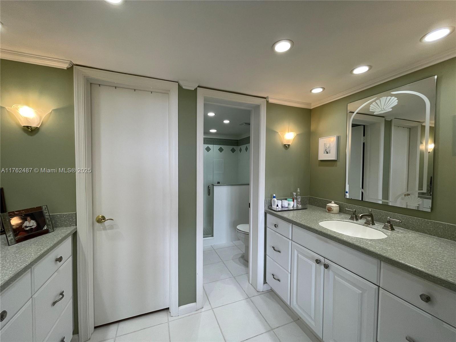 LAKE HARBOUR TOWERS CONDO - Residential