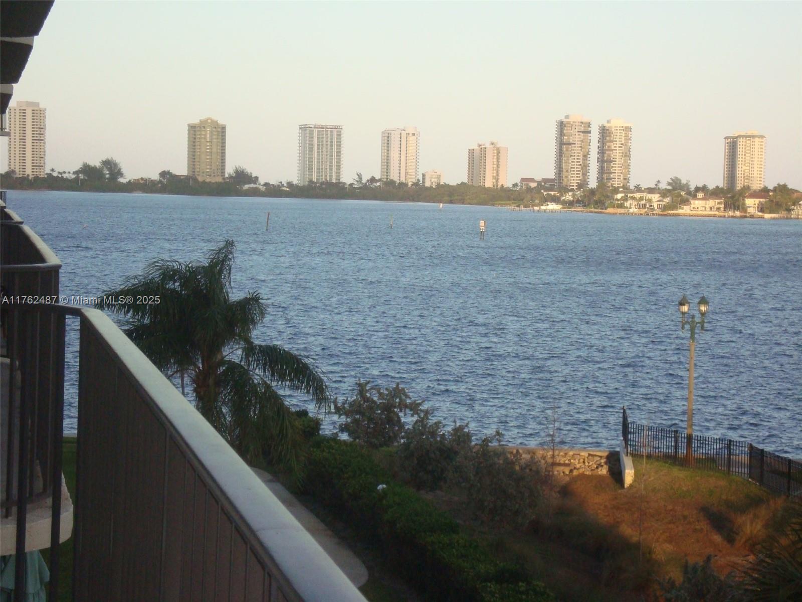 LAKE HARBOUR TOWERS CONDO - Residential