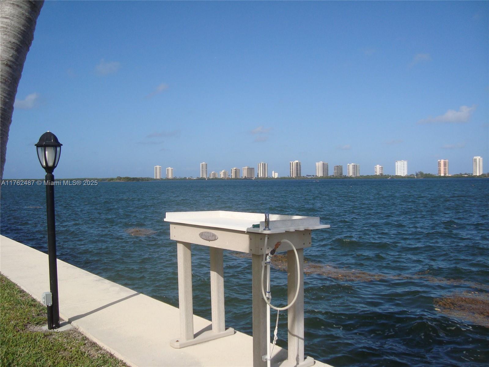 LAKE HARBOUR TOWERS CONDO - Residential