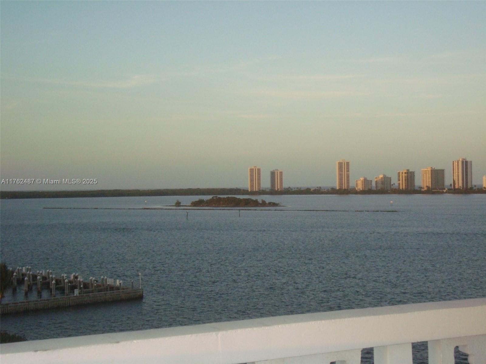 LAKE HARBOUR TOWERS CONDO - Residential