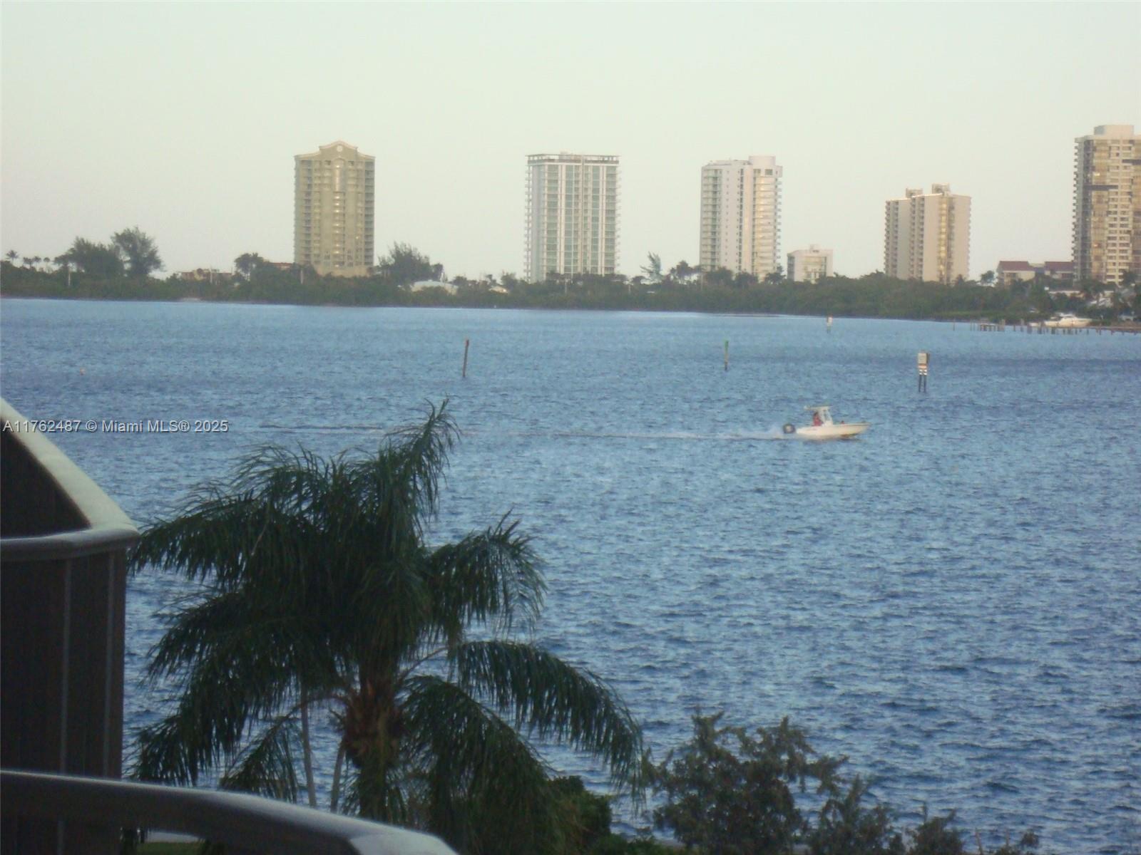 LAKE HARBOUR TOWERS CONDO - Residential