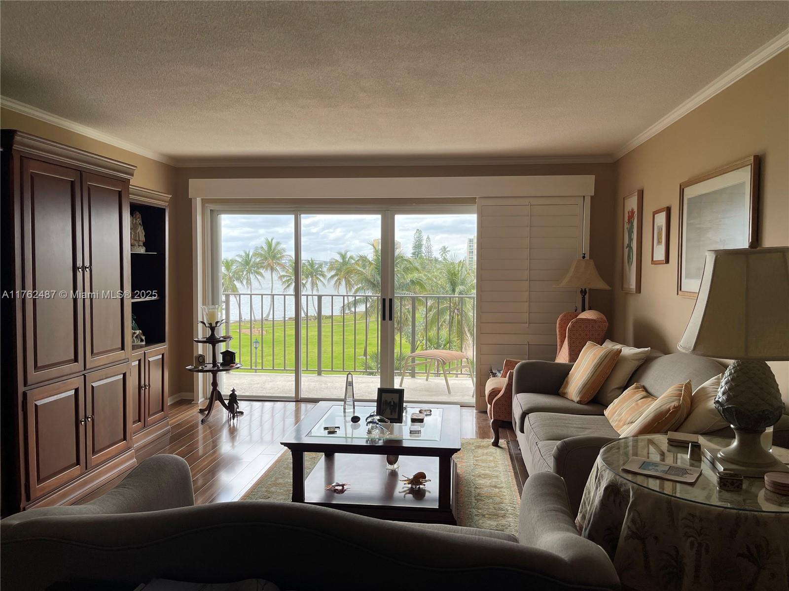 LAKE HARBOUR TOWERS CONDO - Residential
