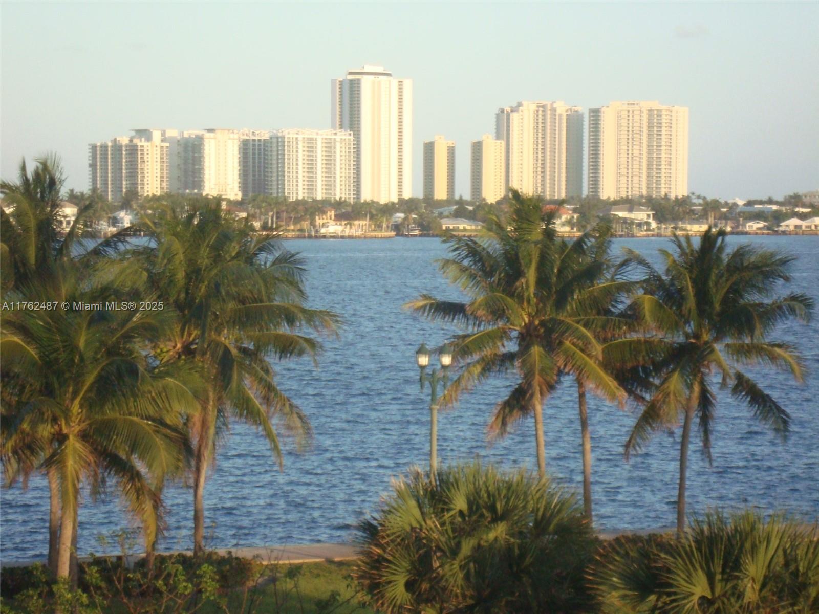 LAKE HARBOUR TOWERS CONDO - Residential