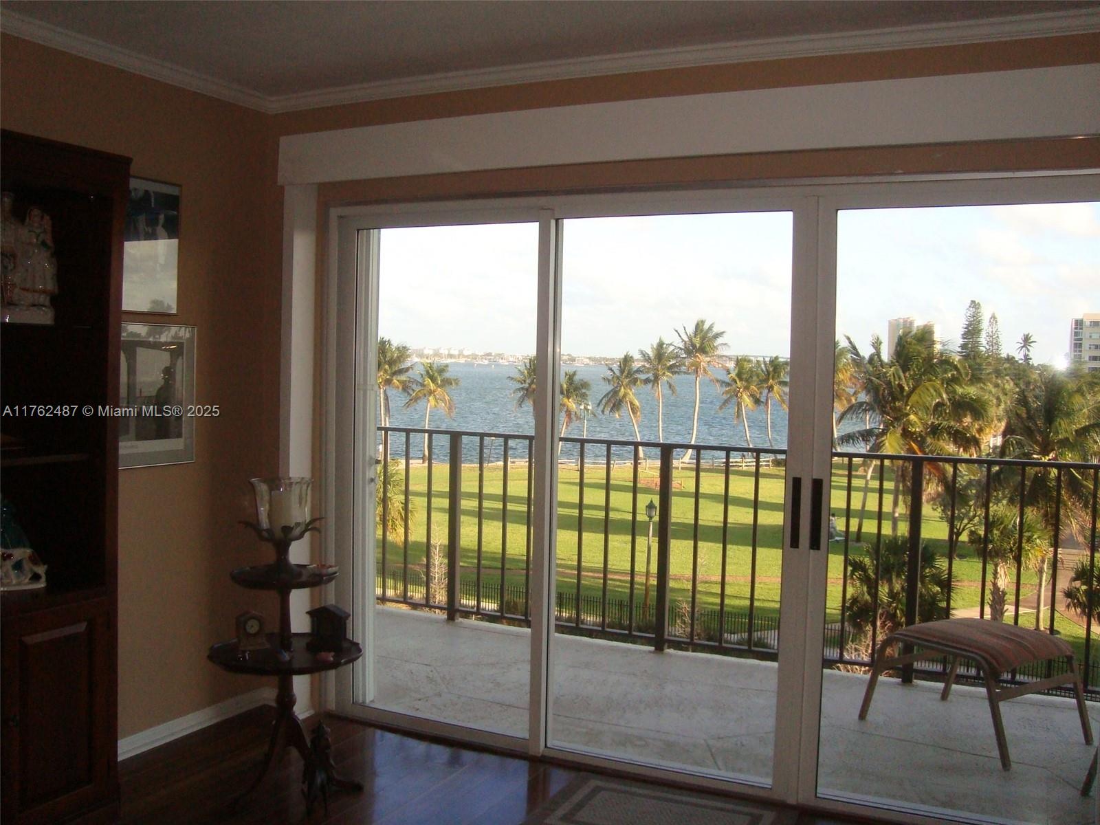 LAKE HARBOUR TOWERS CONDO - Residential