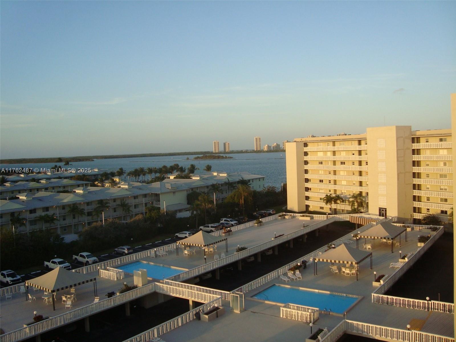LAKE HARBOUR TOWERS CONDO - Residential