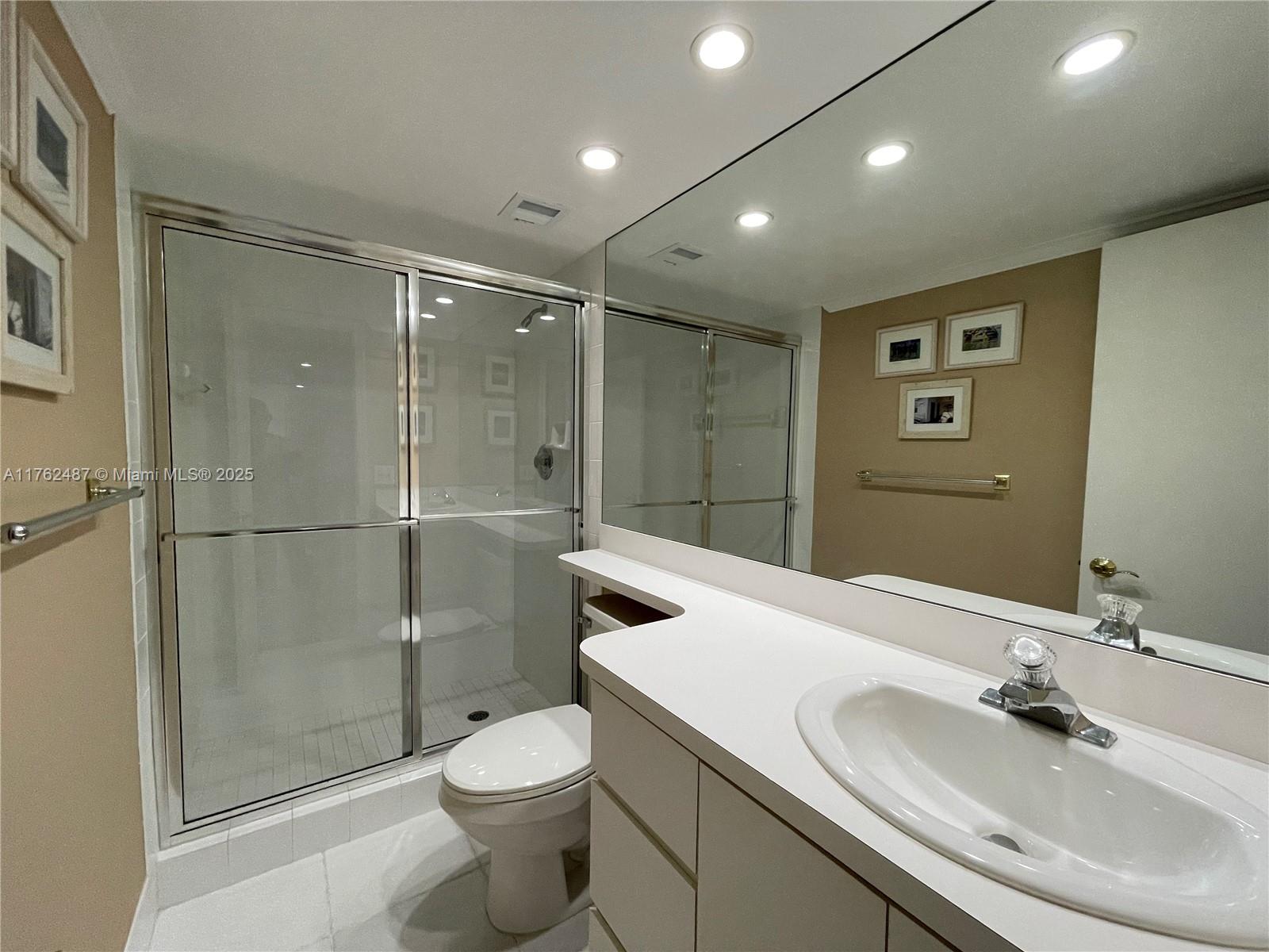 LAKE HARBOUR TOWERS CONDO - Residential