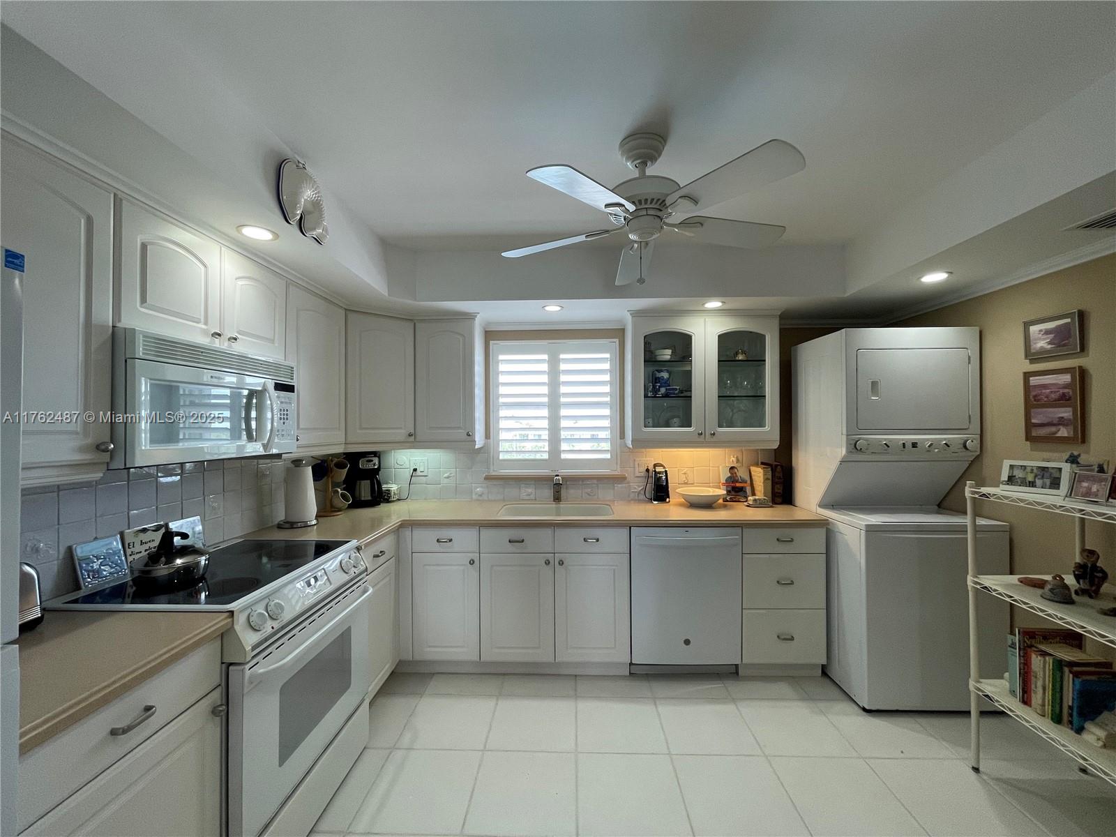 LAKE HARBOUR TOWERS CONDO - Residential
