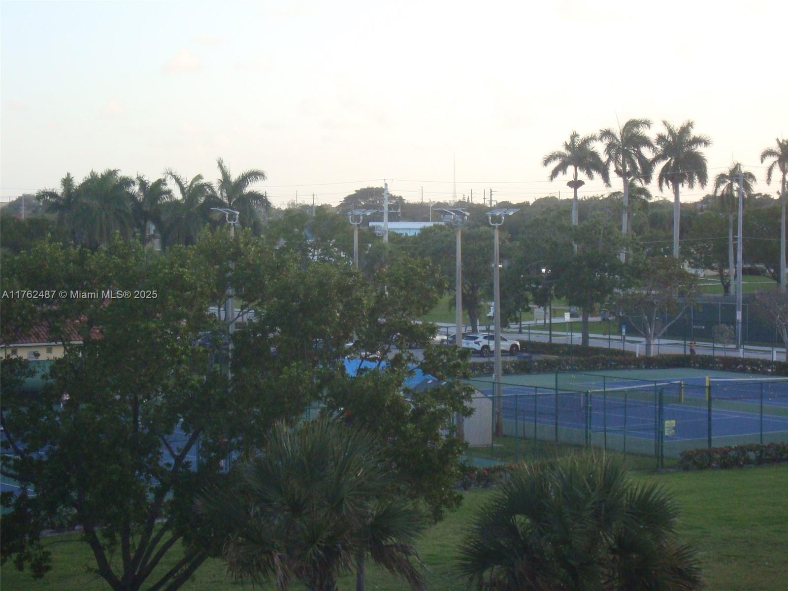 LAKE HARBOUR TOWERS CONDO - Residential